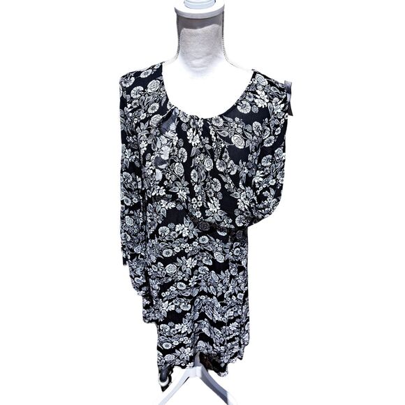 Spring Sale! Lot 28 is 3 fun Sz M dresses 1 off the shoulder tropical shorts - Picture 6 of 12